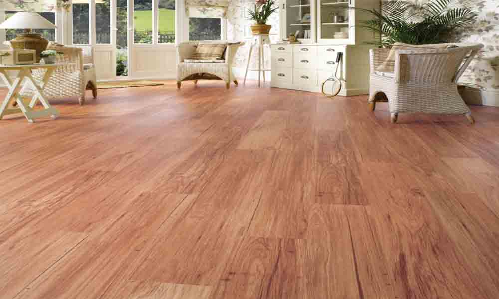 <strong>Why is vinyl flooring perfect for both residential and commercial applications?</strong>