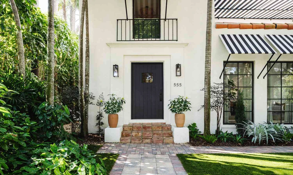 PRACTICAL TIPS FOR DESIGNING A MODERN FRONT ENTRY